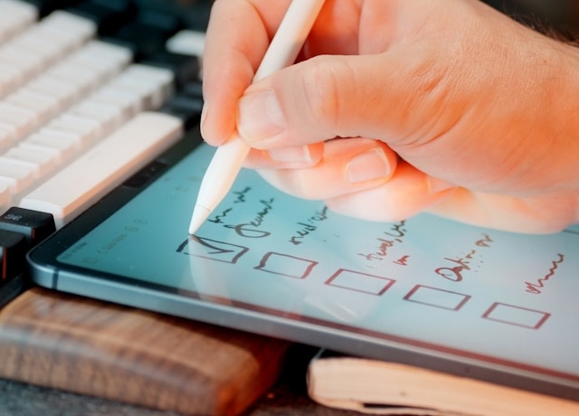 Maximize Cleanliness With Our Smart Cleaning Checklist for Every Room